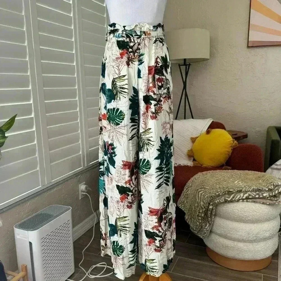 SHEIN Tall Solid Crop Cami Top & Tropical Print Split Thigh Belted Pants - Picture 6 of 8